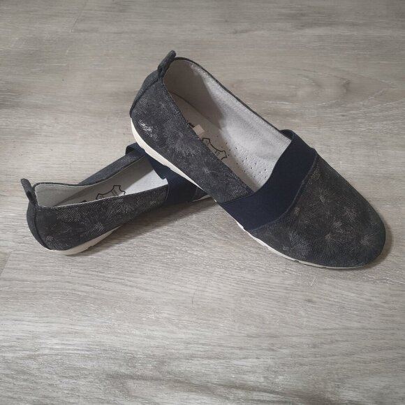 SL Design Ladies Size 37 Navy with White Sole Lightweight Slip On Flats - Picture 1 of 7